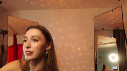 Snapshot of _meganmeow_ chatting on December 6, 6:48 am Saturday - start 2030-2130 GMT online show from December 6, 6:48 am