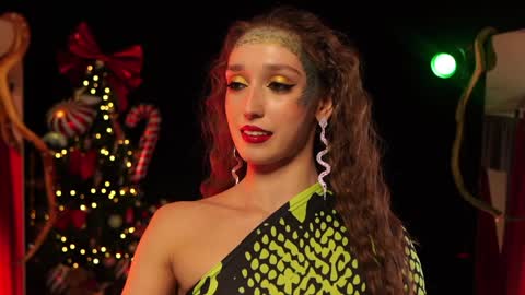 Snapshot of _meganmeow_ chatting on December 27, 10:05 pm Saturday - start 2030-2130 GMT online show from December 27, 10:05 pm