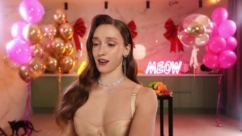 Snapshot of _meganmeow_ chatting on September 19, 8:20 pm Saturday - start 2030-2130 GMT online show from September 19, 8:20 pm