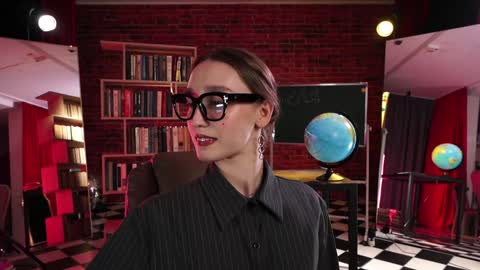 Snapshot of _meganmeow_ chatting on October 5, 8:18 pm Saturday - start 2030-2130 GMT online show from October 5, 8:18 pm