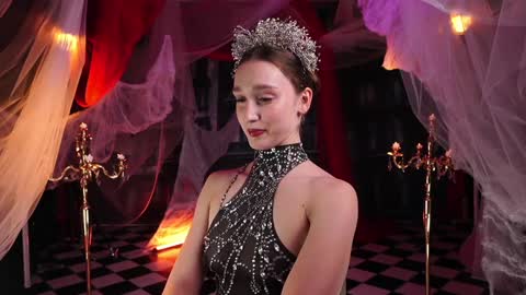 Snapshot of _meganmeow_ chatting on October 31, 8:32 pm Saturday - start 2030-2130 GMT online show from October 31, 8:32 pm