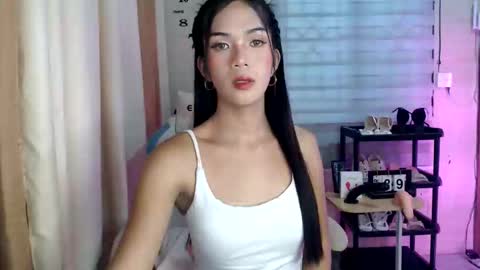 Snapshot of _mellyxxx chatting on March 29, 9:09 am Melly online show from March 29, 9:09 am