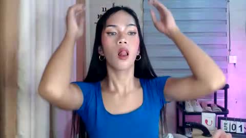 Snapshot of _mellyxxx chatting on April 1, 10:05 am Melly online show from April 1, 10:05 am