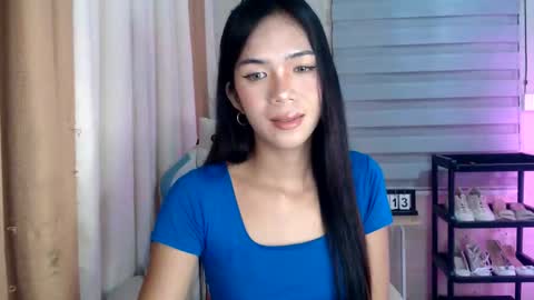 Snapshot of _mellyxxx chatting on April 14, 10:32 am Melly online show from April 14, 10:32 am