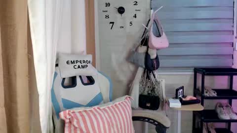 Snapshot of _mellyxxx chatting on May 8, 11:04 am Melly online show from May 8, 11:04 am