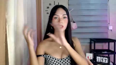 Snapshot of _mellyxxx chatting on May 17, 11:39 am Melly online show from May 17, 11:39 am