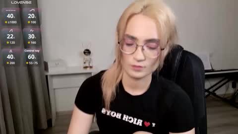 Snapshot of _meow_neko_ chatting on February 23, 10:51 pm _meow_neko_ online show from February 23, 10:51 pm