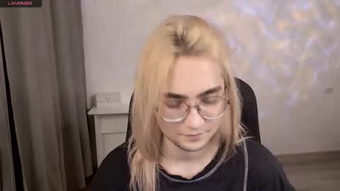 Snapshot of _meow_neko_ chatting on March 23, 7:18 pm _meow_neko_ online show from March 23, 7:18 pm