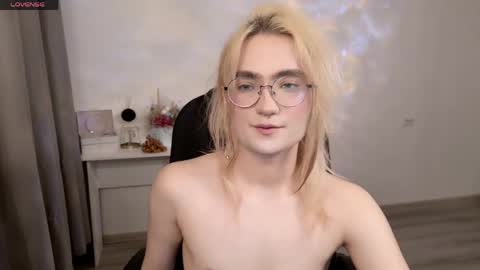Snapshot of _meow_neko_ chatting on April 2, 1:47 am _meow_neko_ online show from April 2, 1:47 am