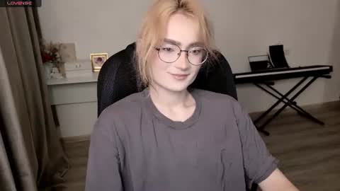 Snapshot of _meow_neko_ chatting on July 6, 12:46 pm _meow_neko_ online show from July 6, 12:46 pm