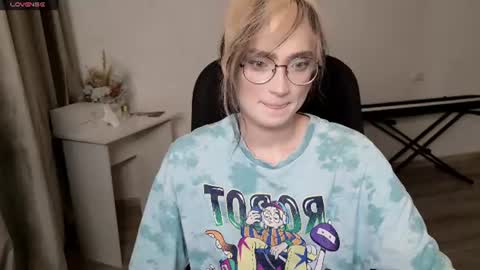 Snapshot of _meow_neko_ chatting on July 22, 12:13 am _meow_neko_ online show from July 22, 12:13 am