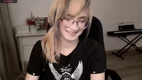 Snapshot of _meow_neko_ chatting on July 25, 2:42 am _meow_neko_ online show from July 25, 2:42 am