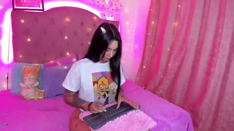 Mia online show from December 12, 11:36 pm