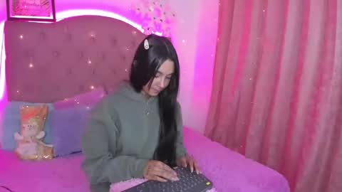 Mia online show from December 13, 2:43 am