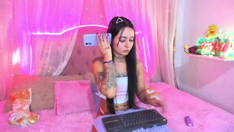 Mia online show from January 26, 8:45 pm