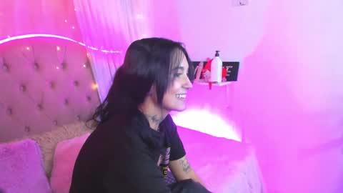 Mia online show from February 19, 1:51 am