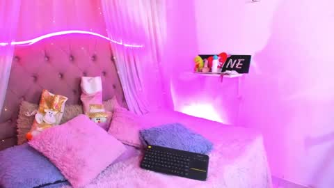Mia online show from February 25, 8:41 pm