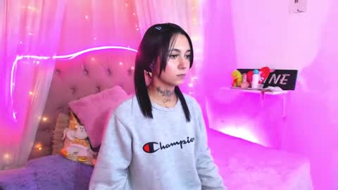 Mia online show from February 26, 12:05 am