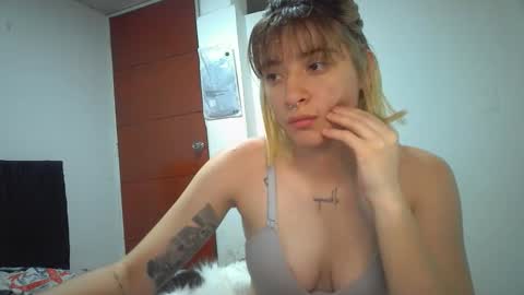 Mia-foster online show from May 11, 12:49 am