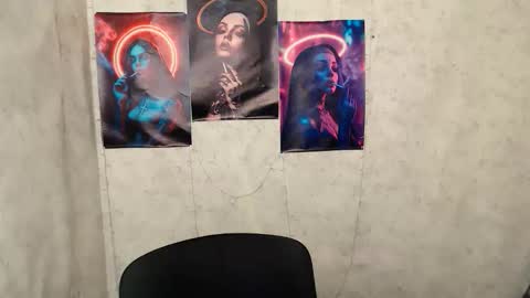 Mia online show from October 8, 2:04 pm