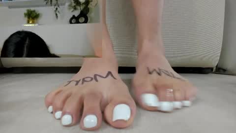 Snapshot of _miamonroee_ chatting on June 3, 10:59 pm Mia online show from June 3, 10:59 pm