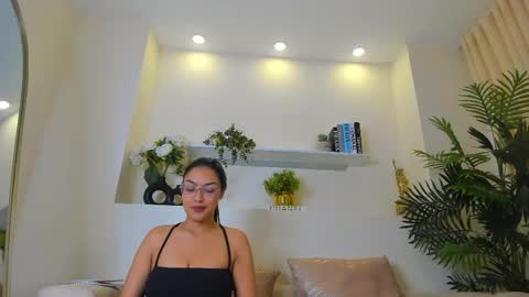 Snapshot of _miamonroee_ chatting on June 5, 9:53 pm Mia online show from June 5, 9:53 pm