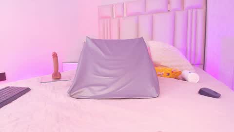 Mia  online show from March 4, 12:11 pm