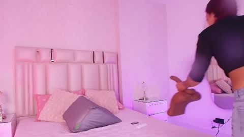 Mia  online show from July 24, 11:52 am