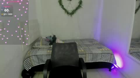 Snapshot of _miavelvett chatting on June 6, 4:12 pm Mia online show from June 6, 4:12 pm