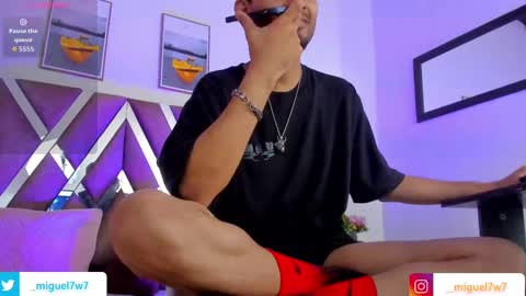 Snapshot of _miguel7w7 chatting on October 30, 6:30 pm miguel tomorrow from 200 pm Colombia to 1000 pm online show from October 30, 6:30 pm