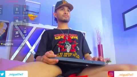 Snapshot of _miguel7w7 chatting on November 21, 6:39 pm miguel tomorrow from 200 pm Colombia to 1000 pm online show from November 21, 6:39 pm