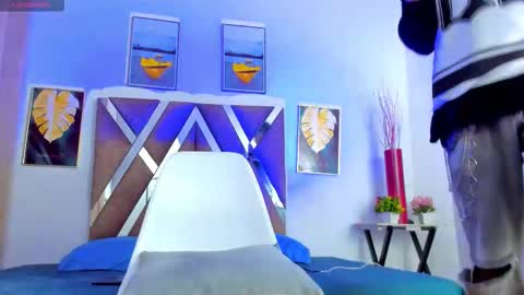 Snapshot of _miguel7w7 chatting on November 30, 1:37 pm miguel tomorrow from 200 pm Colombia to 1000 pm online show from November 30, 1:37 pm