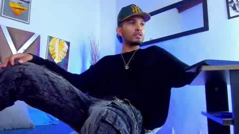 Snapshot of _miguel7w7 chatting on December 15, 3:49 pm miguel tomorrow from 200 pm Colombia to 1000 pm online show from December 15, 3:49 pm