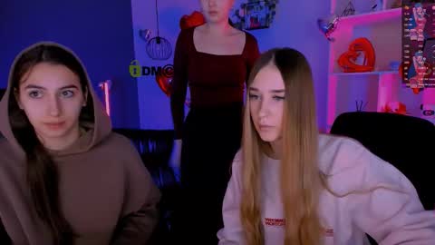 Snapshot of _mila_fire chatting on February 26, 9:52 am your Mila online show from February 26, 9:52 am