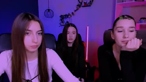 Snapshot of _mila_fire chatting on March 12, 10:10 am your Mila online show from March 12, 10:10 am