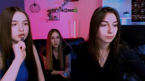 Snapshot of _mila_fire chatting on March 23, 10:19 am your Mila online show from March 23, 10:19 am