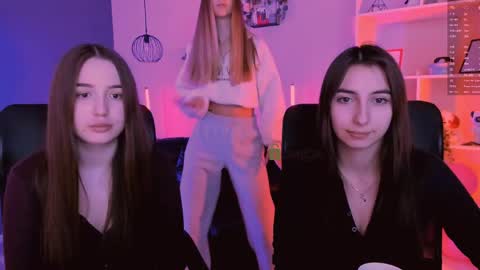 Snapshot of _mila_fire chatting on April 8, 8:25 am your Mila online show from April 8, 8:25 am