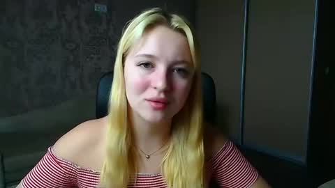 Snapshot of _mila_la_ chatting on February 12, 10:21 am Melanie online show from February 12, 10:21 am