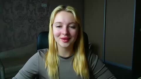Snapshot of _mila_la_ chatting on February 13, 10:00 am Melanie online show from February 13, 10:00 am
