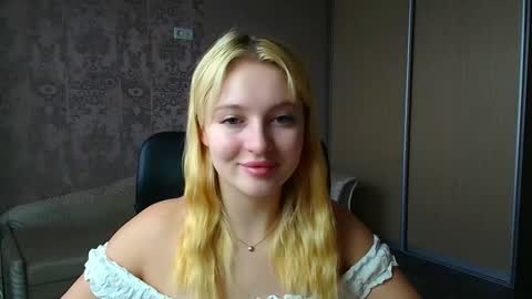 Snapshot of _mila_la_ chatting on February 16, 11:17 am Melanie online show from February 16, 11:17 am