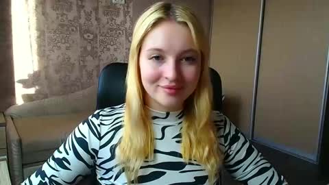 Snapshot of _mila_la_ chatting on February 17, 1:29 pm Melanie online show from February 17, 1:29 pm
