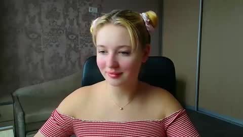 Snapshot of _mila_la_ chatting on February 27, 10:48 am Melanie online show from February 27, 10:48 am