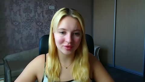 Snapshot of _mila_la_ chatting on February 28, 10:49 am Melanie online show from February 28, 10:49 am