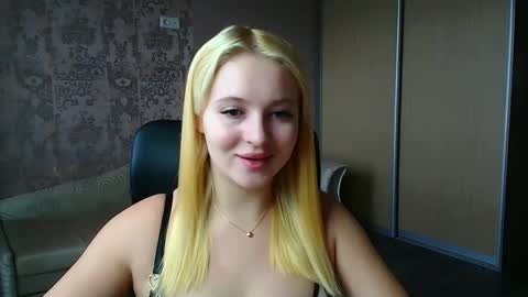 Snapshot of _mila_la_ chatting on March 5, 1:07 pm Melanie online show from March 5, 1:07 pm
