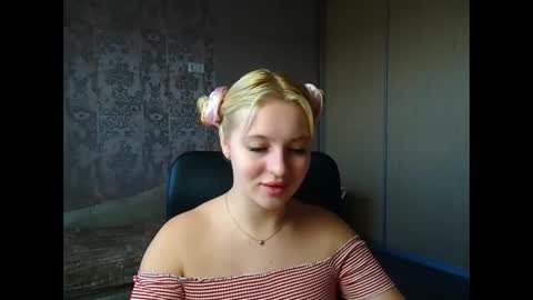 Snapshot of _mila_la_ chatting on March 12, 11:49 am Melanie online show from March 12, 11:49 am