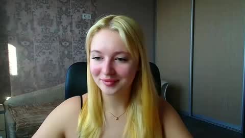 Snapshot of _mila_la_ chatting on March 14, 12:54 pm Melanie online show from March 14, 12:54 pm
