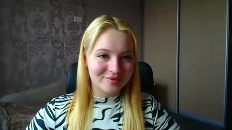 Snapshot of _mila_la_ chatting on March 19, 10:41 am Melanie online show from March 19, 10:41 am