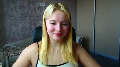 Snapshot of _mila_la_ chatting on March 23, 11:47 am Melanie online show from March 23, 11:47 am