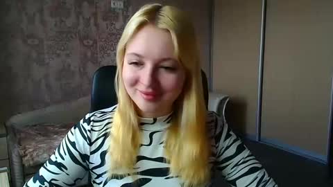 Snapshot of _mila_la_ chatting on March 25, 12:00 pm Melanie online show from March 25, 12:00 pm