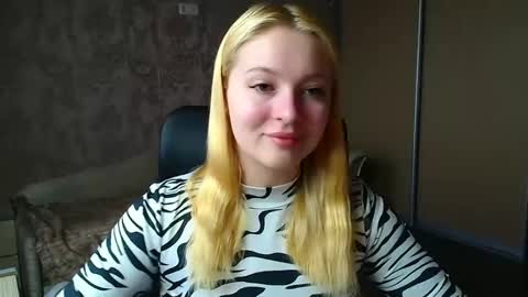 Snapshot of _mila_la_ chatting on March 26, 11:05 am Melanie online show from March 26, 11:05 am